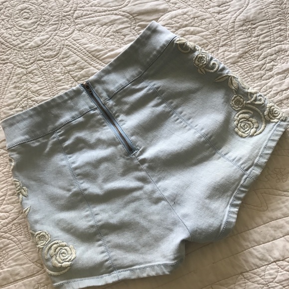 Kimchi Blue hot pants/ shorts from Urban Outfitter - Picture 3 of 4